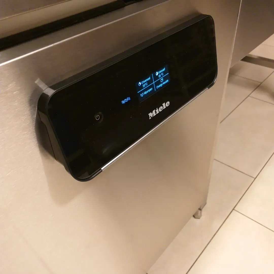 Miele Professional vaatwasser in de keuken van ArdenNest