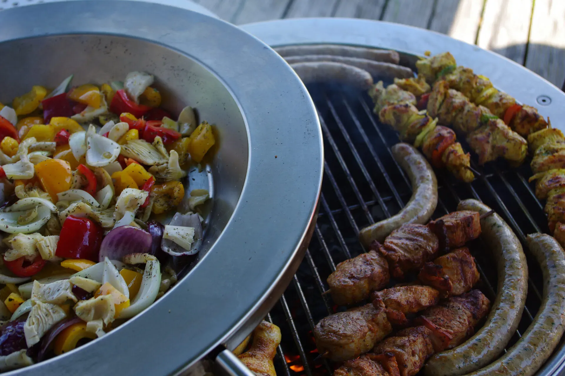 BBQ terras met buitenkeuken en zitplaatsen