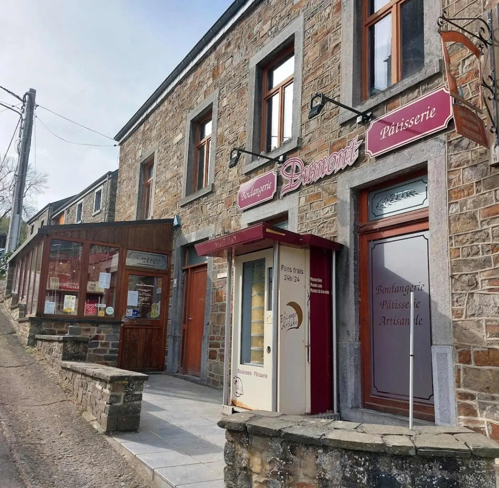 Gevel van Boulangerie-Pâtisserie Dumont in Vencimont
