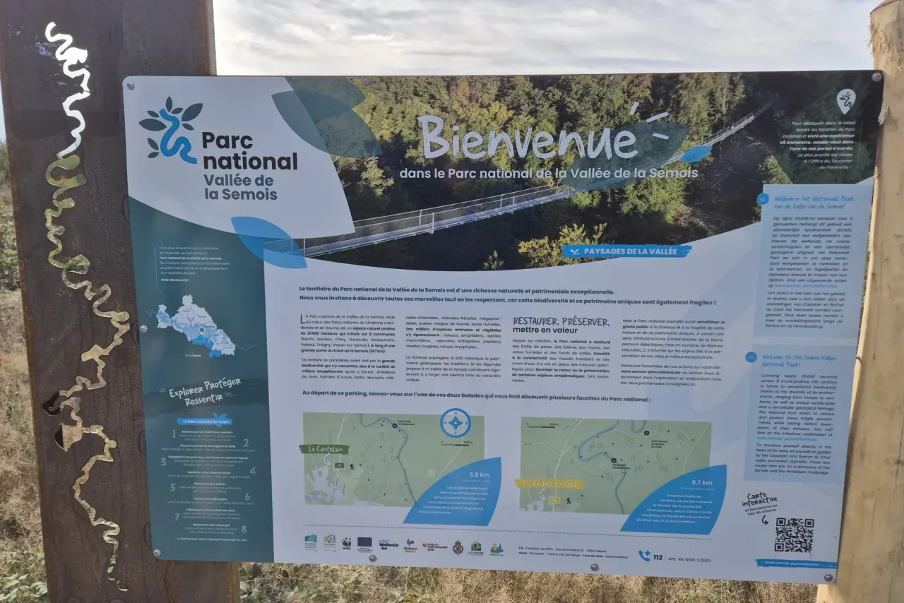 Panneau d'accueil du Parc national de la Vallée de la Semois au départ